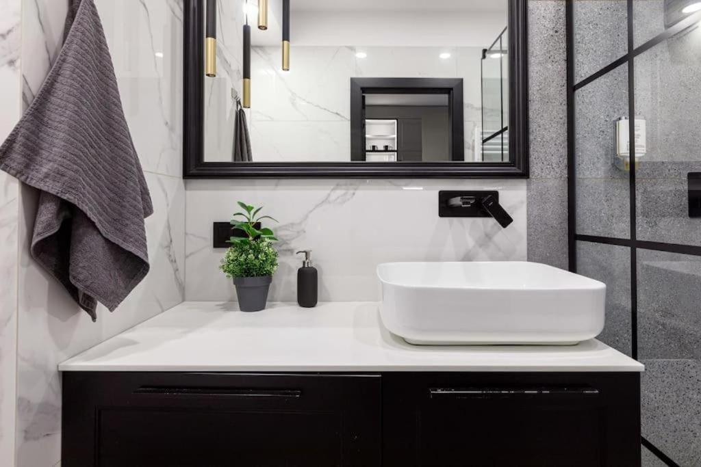 Golden Apartments Wroclaw - Great Location - Cozy And Bright&Janapawla19 Zewnętrze zdjęcie